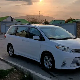 Toyota Sienna 2018