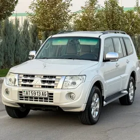 Mitsubishi Pajero 2013