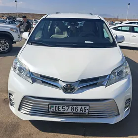 Toyota Sienna 2019