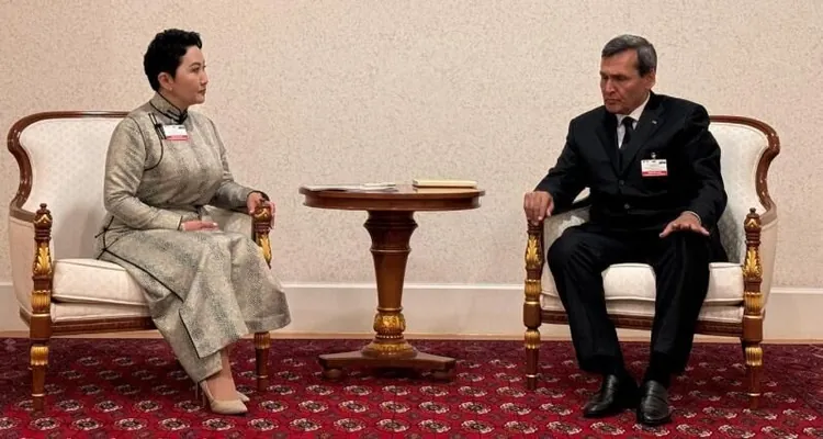 Raşid Meredow Mongoliýanyň daşary işler ministri Batseseg Batmunhiýn bilen duşuşdy