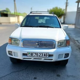 Nissan Pathfinder 2000