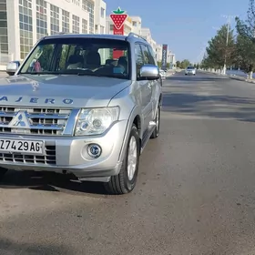 Mitsubishi Pajero 2013