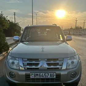 Mitsubishi Pajero 2013