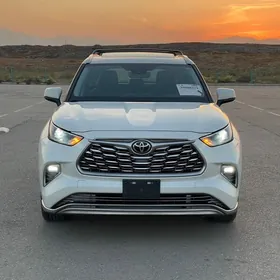 Toyota Highlander 2021