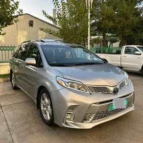 Toyota Sienna 2018