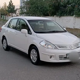 Nissan Tiida 2012