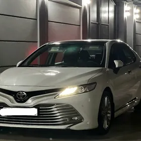 Toyota Camry 2019