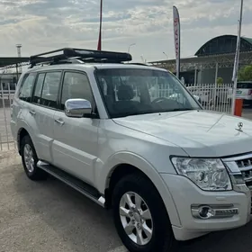 Mitsubishi Pajero 2016