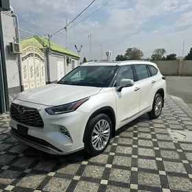 Toyota Highlander 2021