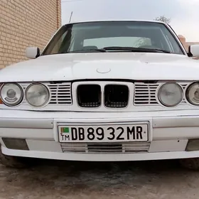 BMW E34 1990