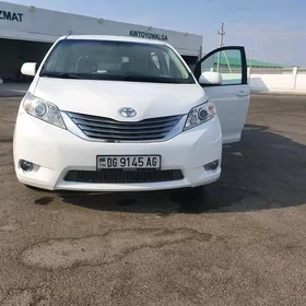 Toyota Sienna 2016