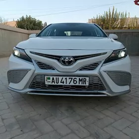 Toyota Camry 2021