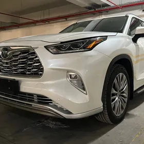 Toyota Highlander 2021