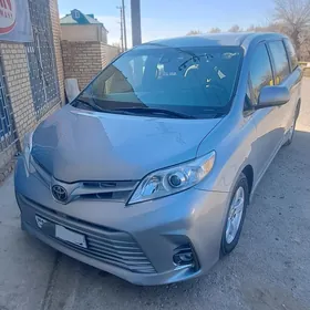 Toyota Sienna 2018