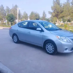 Nissan Versa 2012