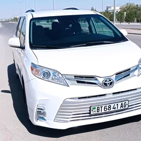 Toyota Sienna 2018