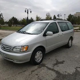 Toyota Sienna 2002