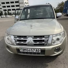 Mitsubishi Pajero 2013