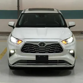 Toyota Highlander 2021