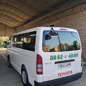 Toyota Hiace 2005