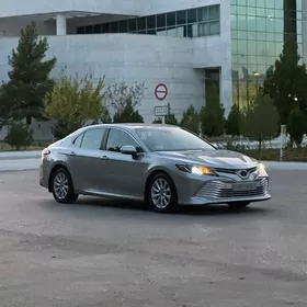 Toyota Camry 2018