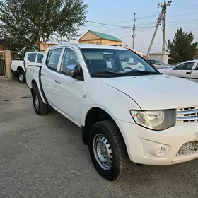 Mitsubishi L200 2013