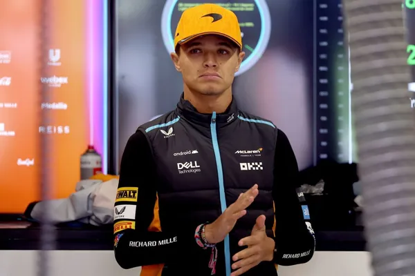 Lando Norris Ralph Lauren-iň täze atyrynyň ýüzi boldy