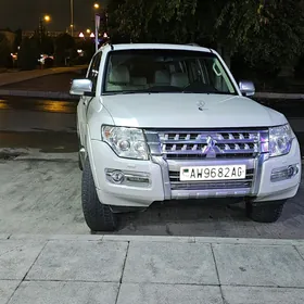 Mitsubishi Pajero 2015