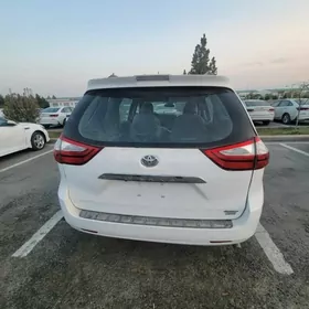 Toyota Sienna 2019