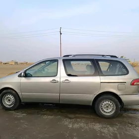 Toyota Sienna 2002