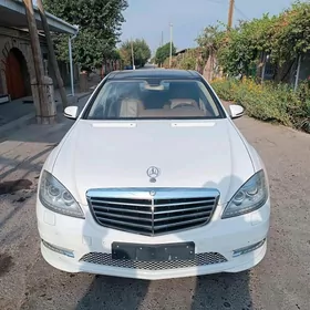 Mercedes-Benz S-Class 2006