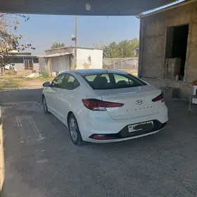 Hyundai Elantra 2020