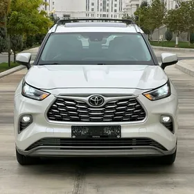 Toyota Highlander 2021