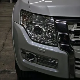 Mitsubishi Pajero 2015