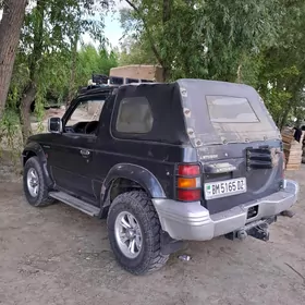 Mitsubishi Pajero 1993