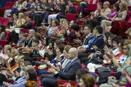 Russiýanyň Türkmenistandaky Medeniýet günleri konsert we sergi bilen tamamlandy