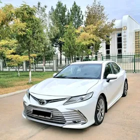 Toyota Camry 2021