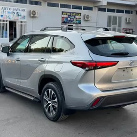 Toyota Highlander 2021