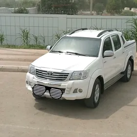 Toyota Hilux 2013