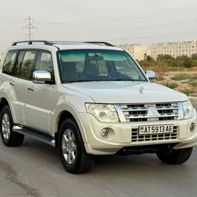 Mitsubishi Pajero 2013