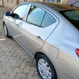 Nissan Versa 2012