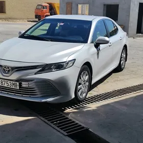 Toyota Camry 2019