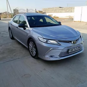 Toyota Camry 2021