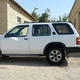 Nissan Pathfinder 1996