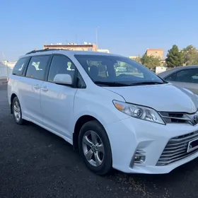 Toyota Sienna 2019