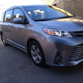 Toyota Sienna 2019