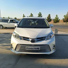 Toyota Sienna 2019