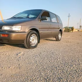 Mitsubishi Chariot 1992