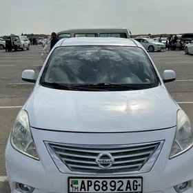 Nissan Versa 2012