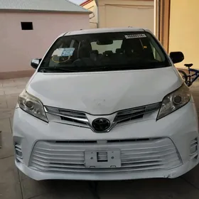 Toyota Sienna 2019